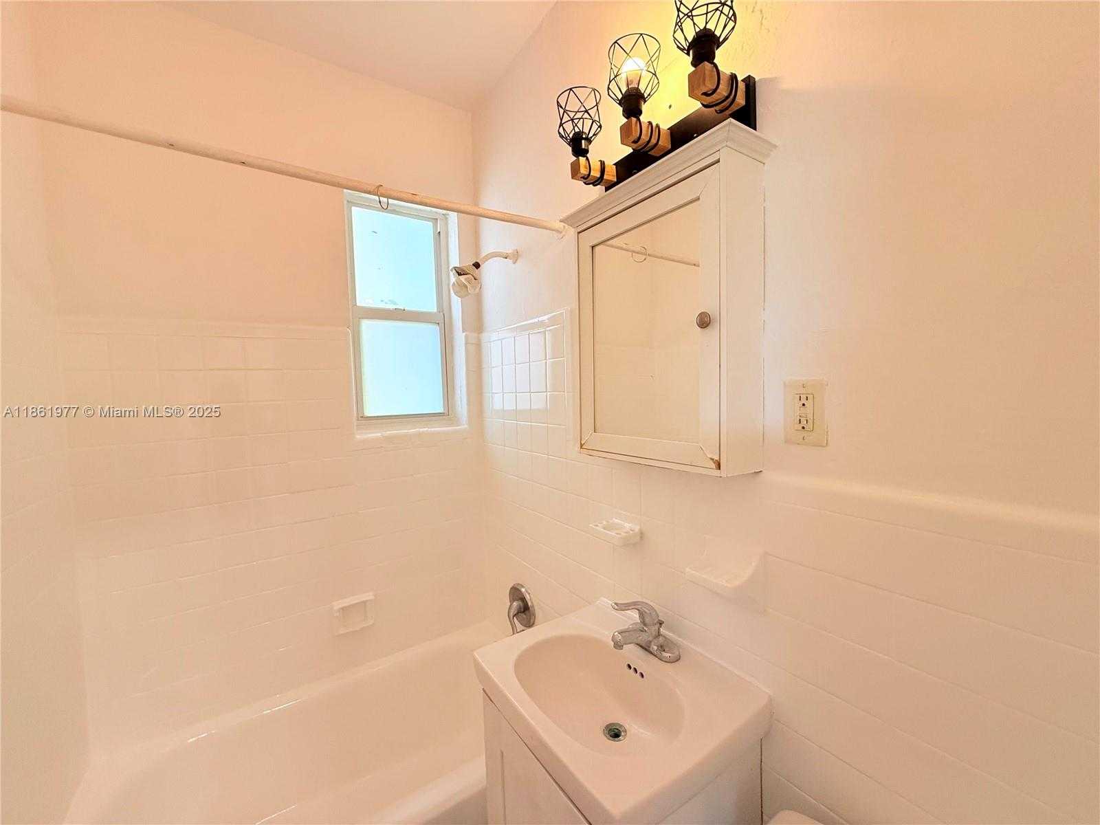 Small Image of 315 WEST 28TH ST #3, Miami Beach Number 3