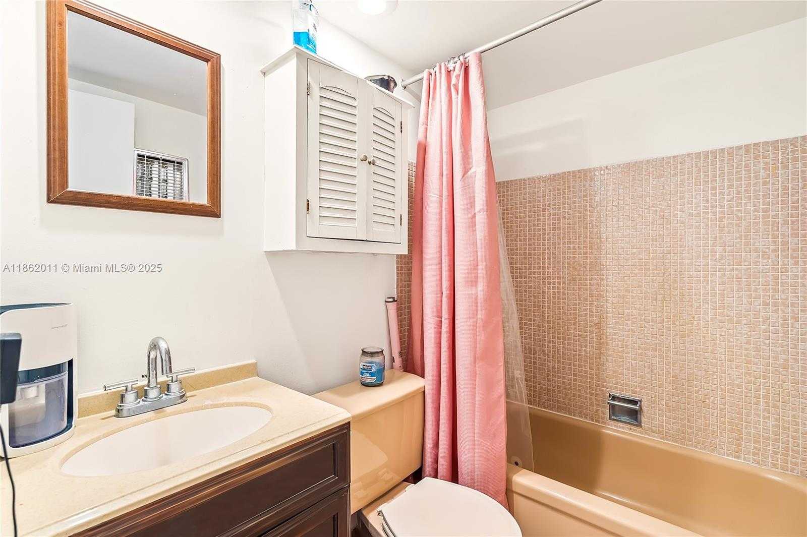 Small Image of 300 LAYNE BLVD #302, Hallandale Beach Number 19
