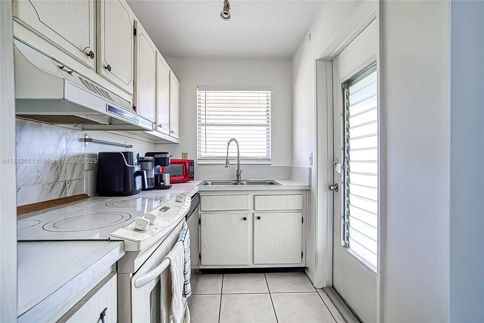 Small Image of 300 LAYNE BLVD #302, Hallandale Beach Number 2