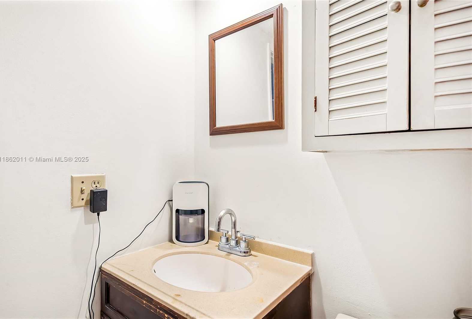 Small Image of 300 LAYNE BLVD #302, Hallandale Beach Number 21