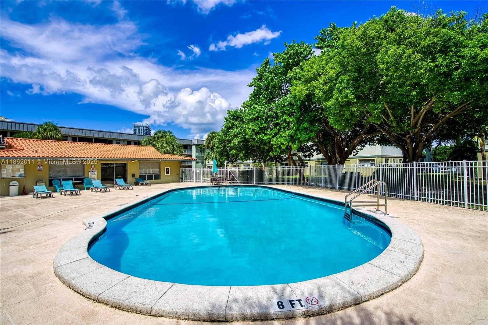 Small Image of 300 LAYNE BLVD #302, Hallandale Beach Number 29