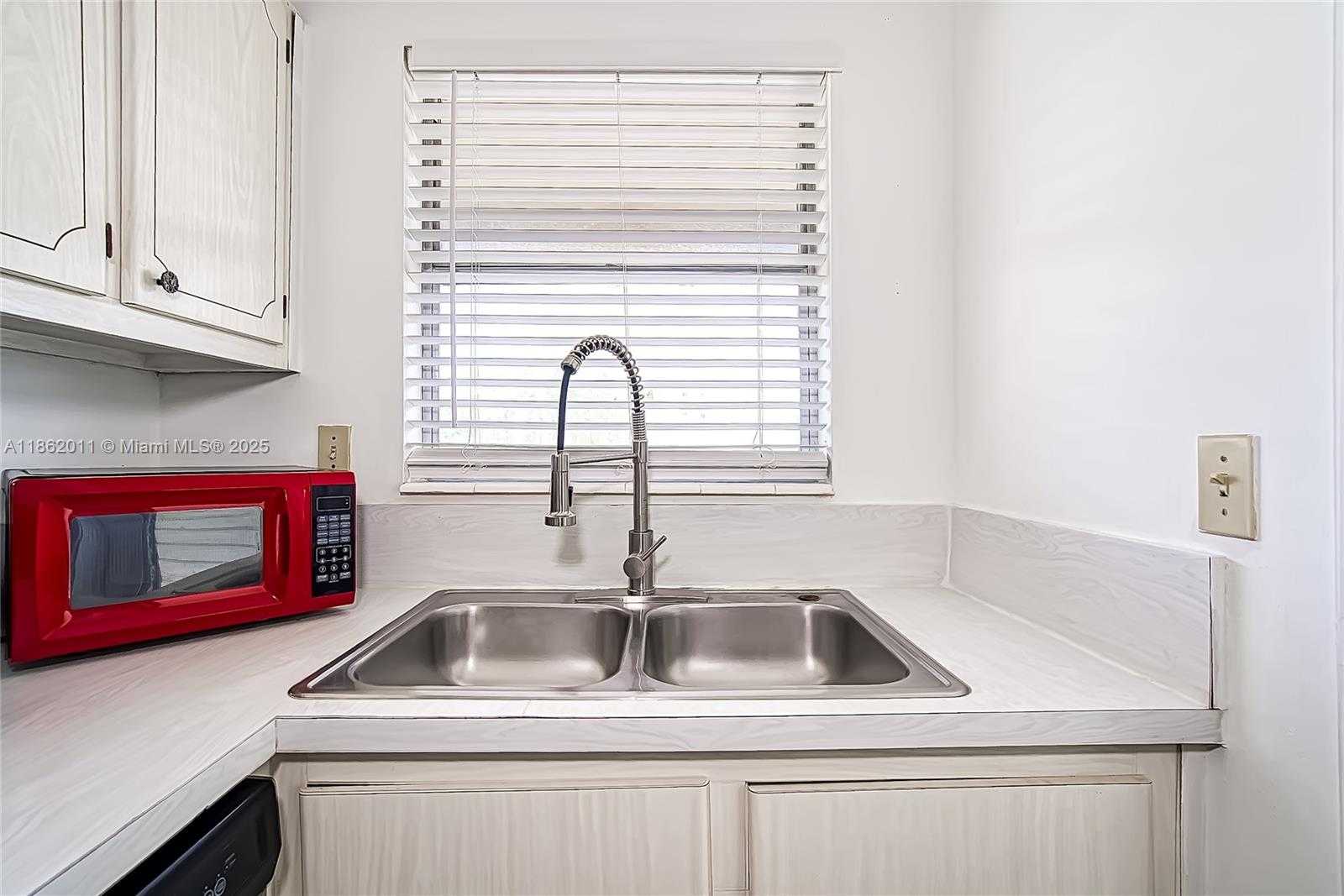 Small Image of 300 LAYNE BLVD #302, Hallandale Beach Number 4