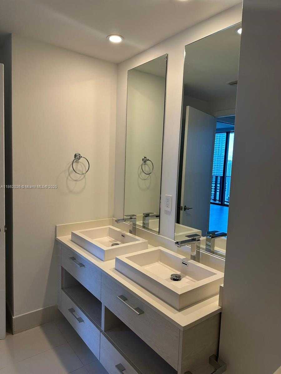 Small Image of 55 SOUTH WEST 9TH ST #2702, Miami Number 9
