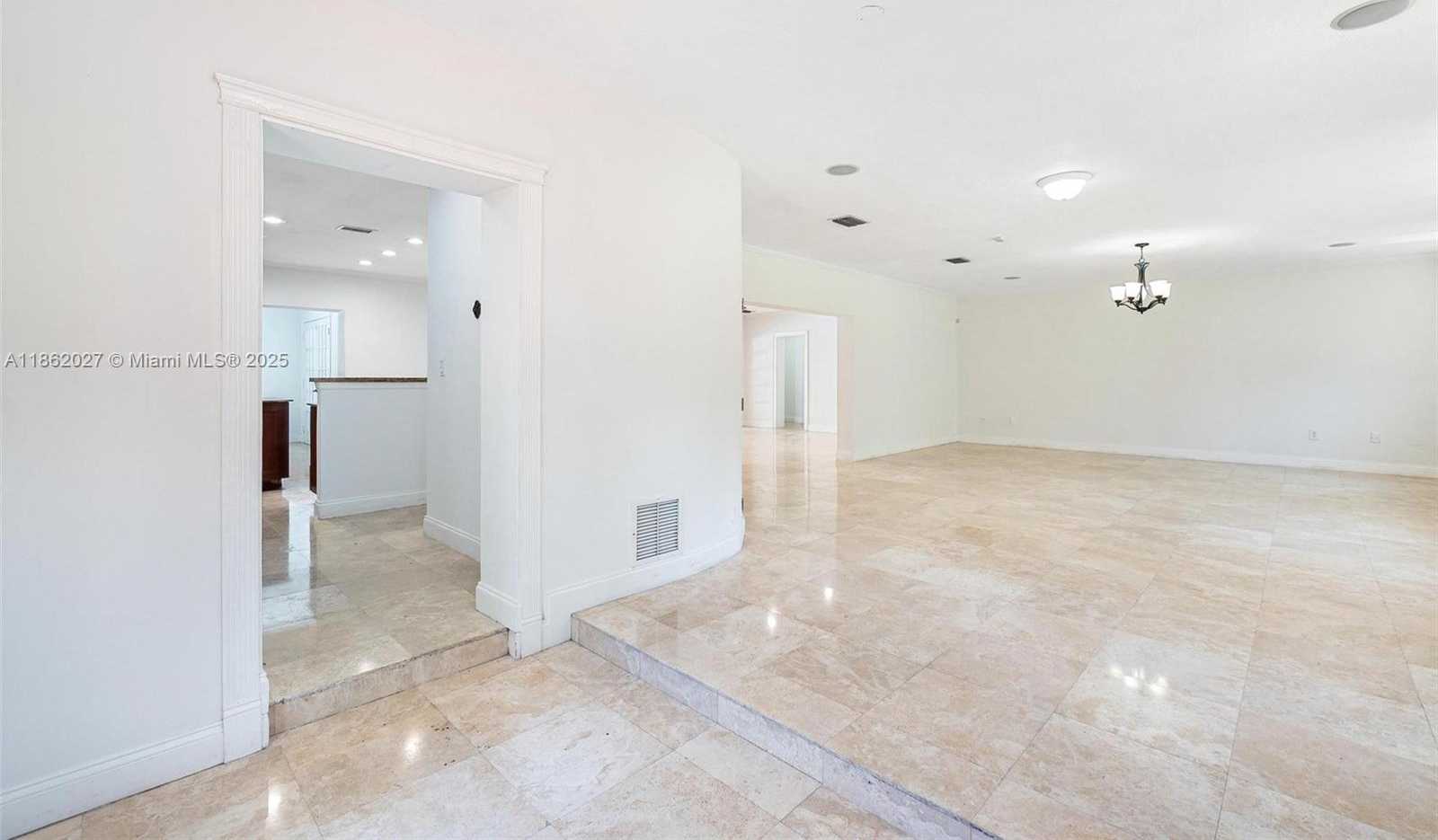 Small Image of 11301 SOUTH WEST 91ST AVE, Miami Number 21