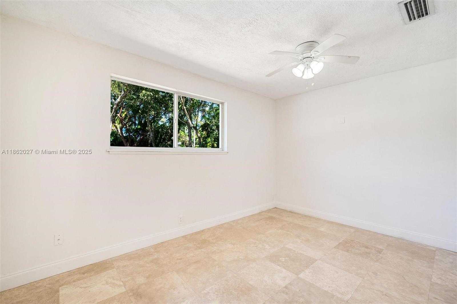 Small Image of 11301 SOUTH WEST 91ST AVE, Miami Number 25