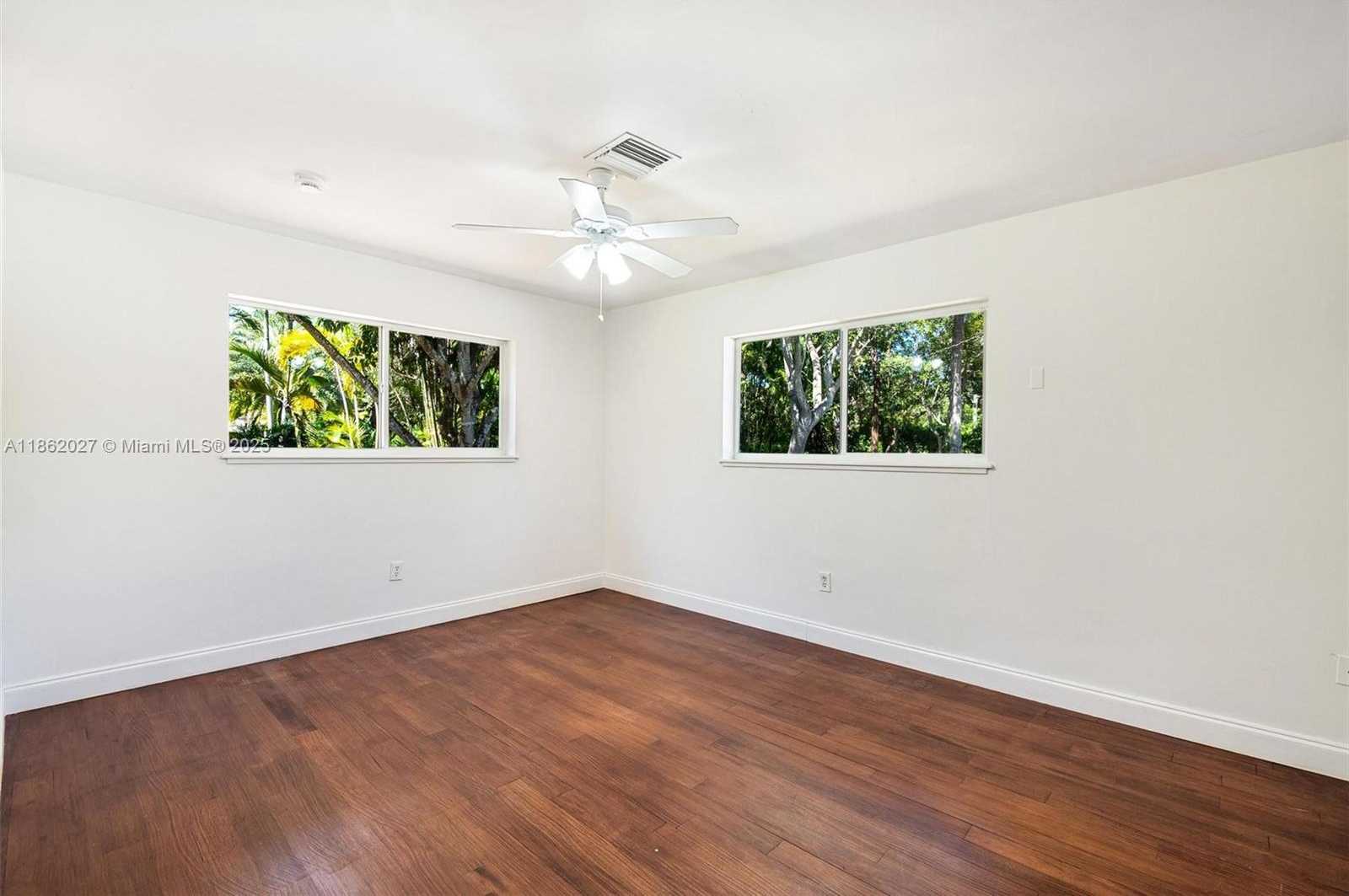 Small Image of 11301 SOUTH WEST 91ST AVE, Miami Number 31