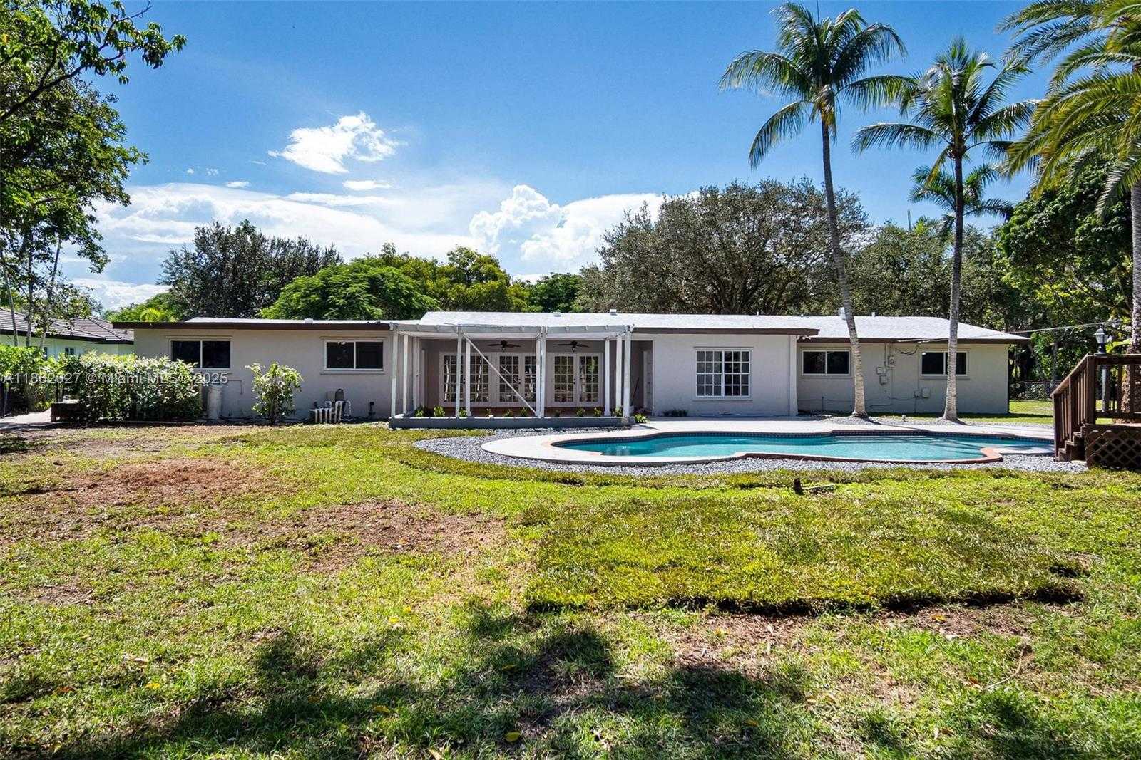 Small Image of 11301 SOUTH WEST 91ST AVE, Miami Number 47
