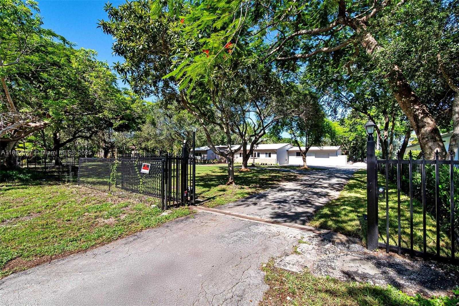 Small Image of 11301 SOUTH WEST 91ST AVE, Miami Number 53