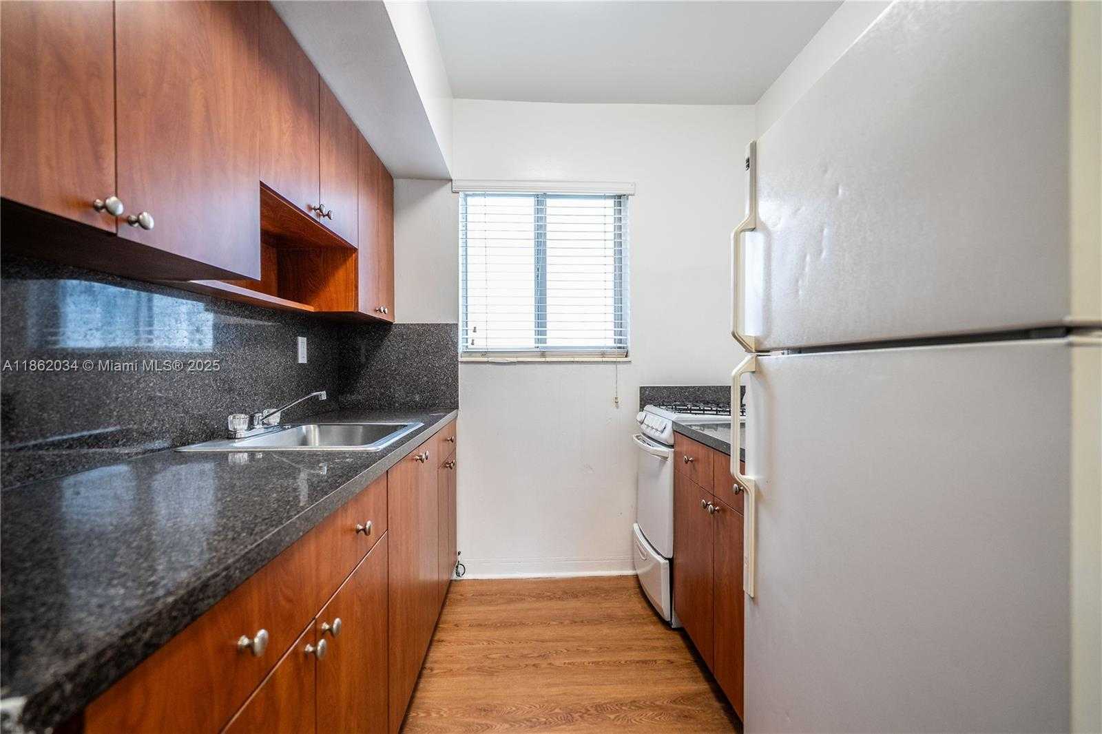 Small Image of 7315 HARDING AVE #12A, Miami Beach Number 8
