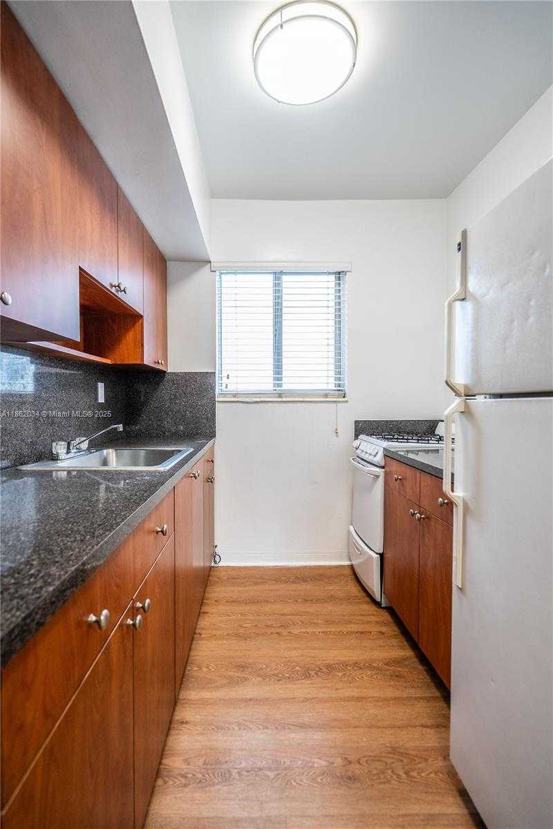 Small Image of 7315 HARDING AVE #12A, Miami Beach Number 9