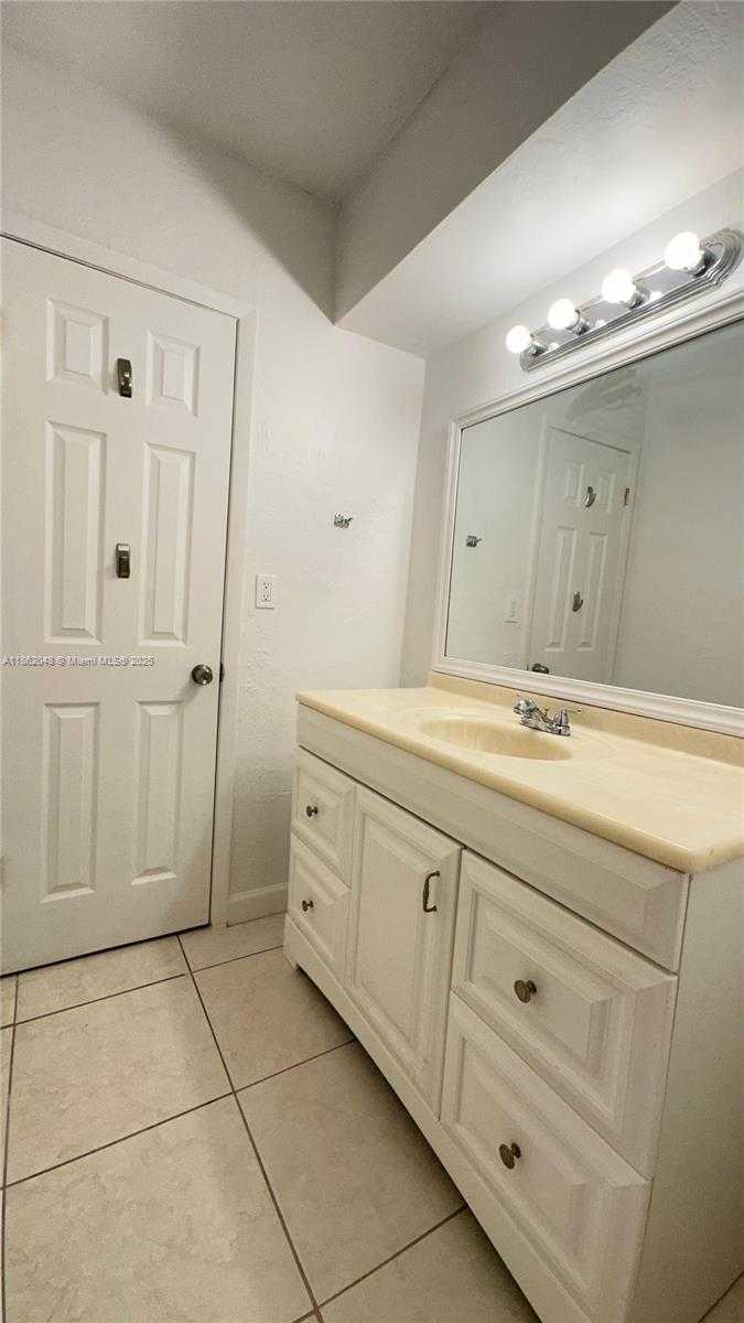 Small Image of 13195 NORTH EAST 10TH AVE #13195, North Miami Number 10