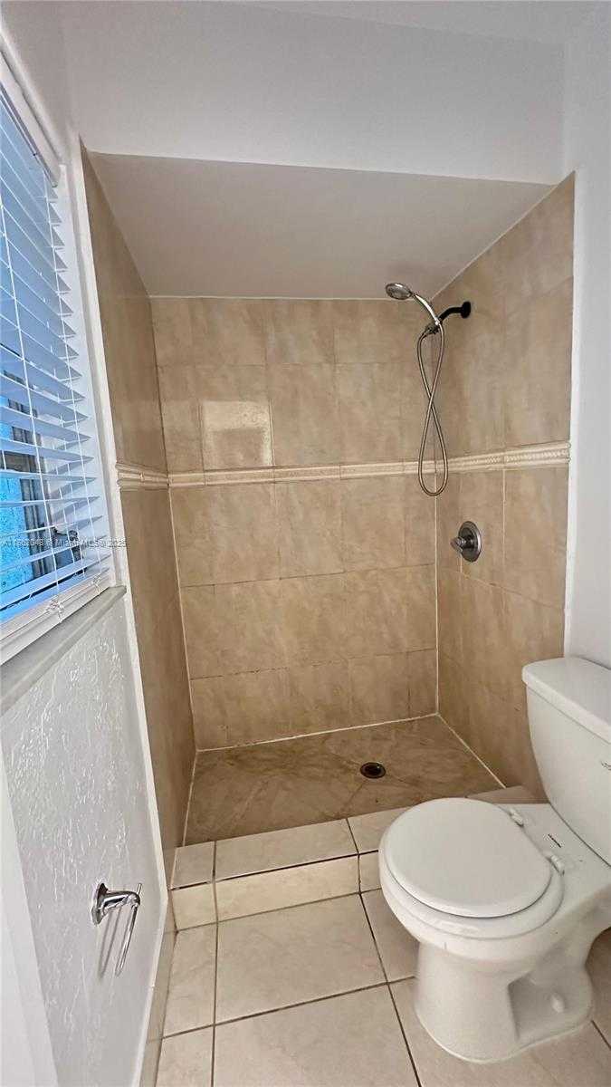 Small Image of 13195 NORTH EAST 10TH AVE #13195, North Miami Number 12