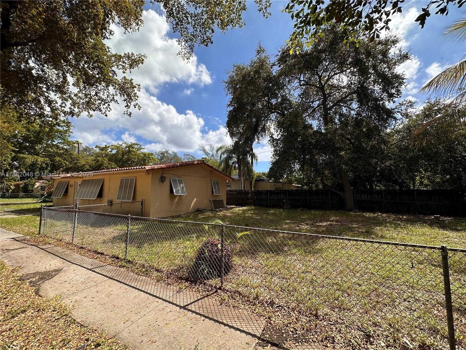 Small Image of 13195 NORTH EAST 10TH AVE #13195, North Miami Number 15