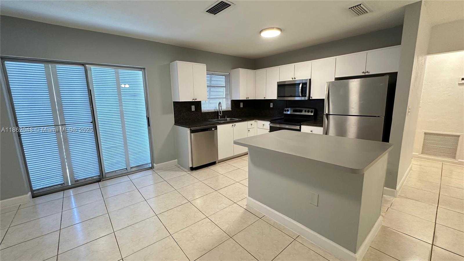 Small Image of 13195 NORTH EAST 10TH AVE #13195, North Miami Number 3