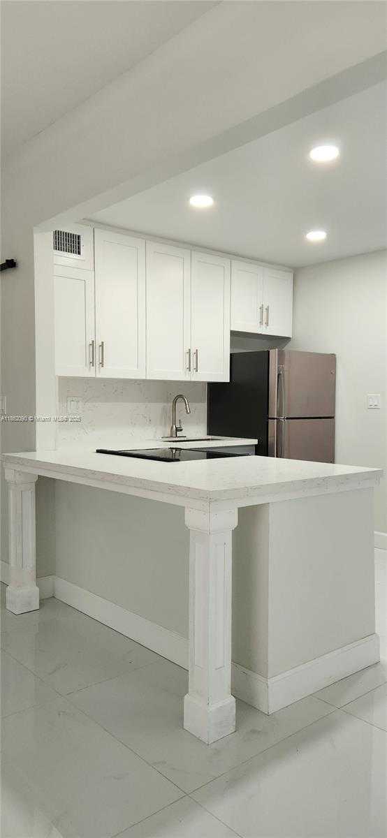 Small Image of 830 NORTH EAST 143RD ST, North Miami Number 12