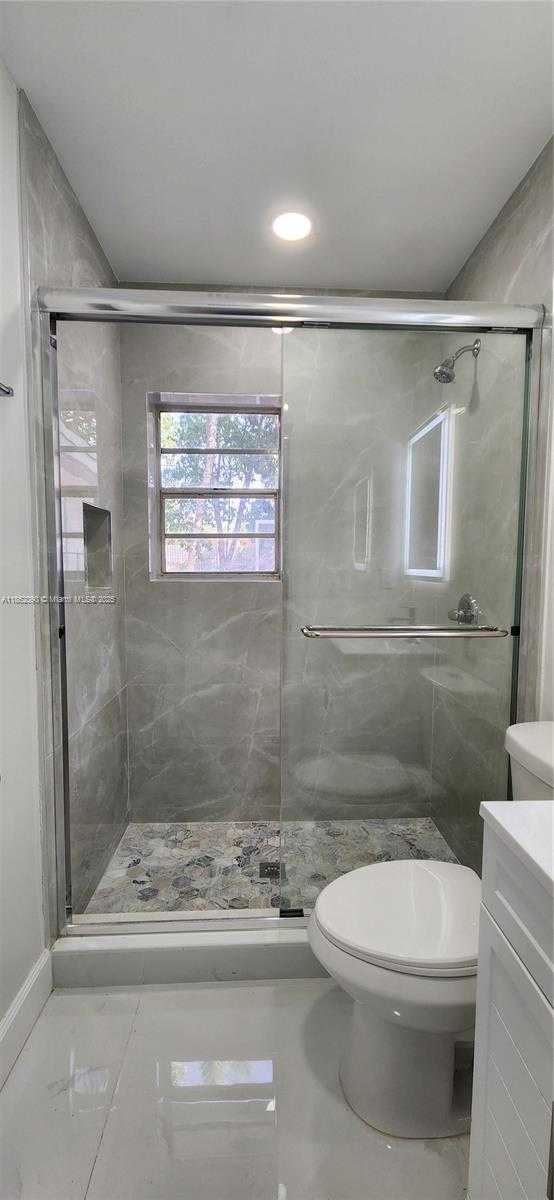 Small Image of 830 NORTH EAST 143RD ST, North Miami Number 16