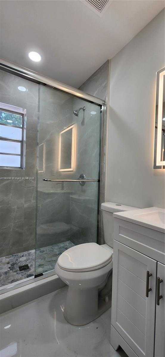 Small Image of 830 NORTH EAST 143RD ST, North Miami Number 19