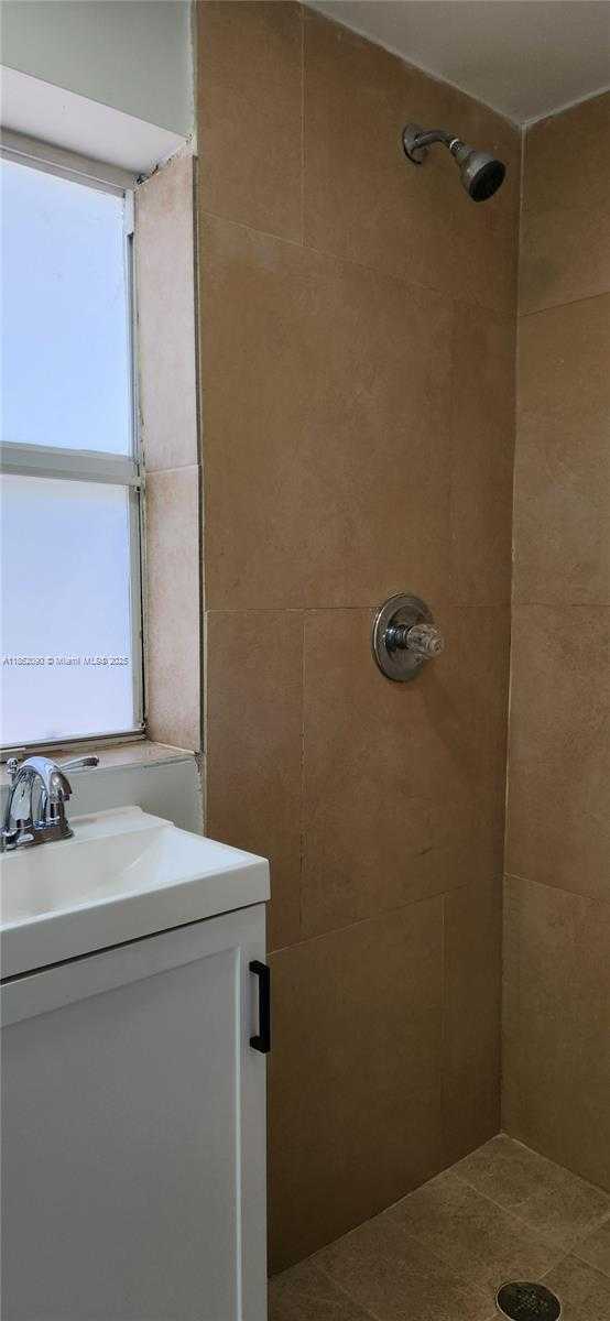 Small Image of 830 NORTH EAST 143RD ST, North Miami Number 25