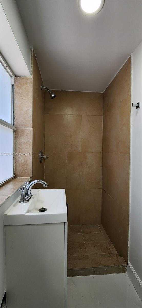 Small Image of 830 NORTH EAST 143RD ST, North Miami Number 26