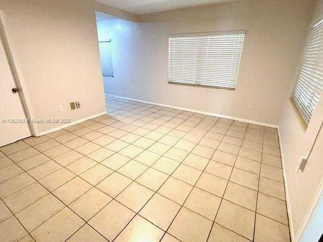 Small Image of 828 SALZEDO ST #828, Coral Gables Number 4