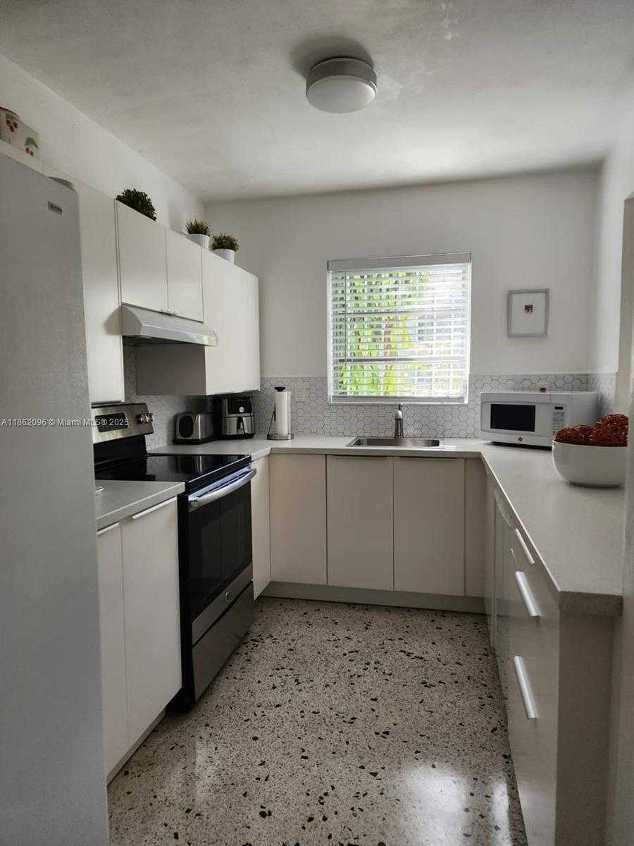 Small Image of 1825 SOUTH WEST 19TH ST #1825, Miami Number 7