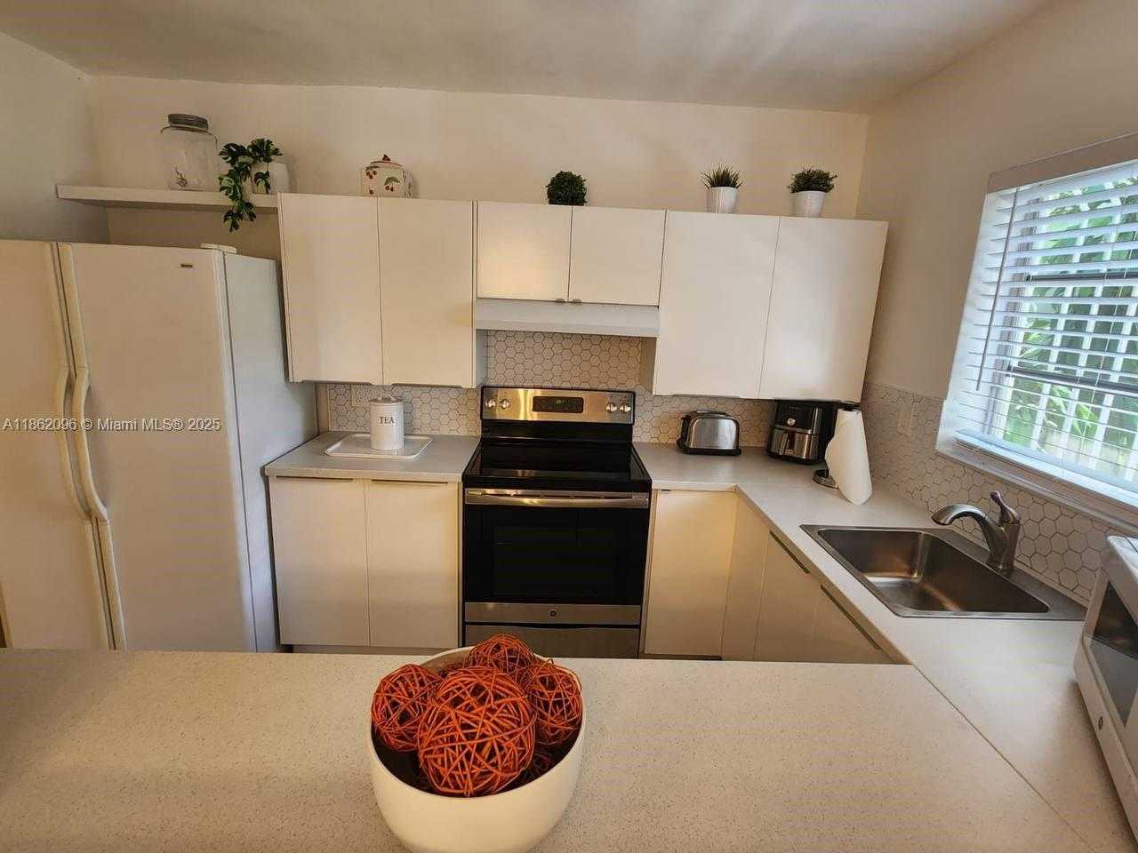Small Image of 1825 SOUTH WEST 19TH ST #1825, Miami Number 8