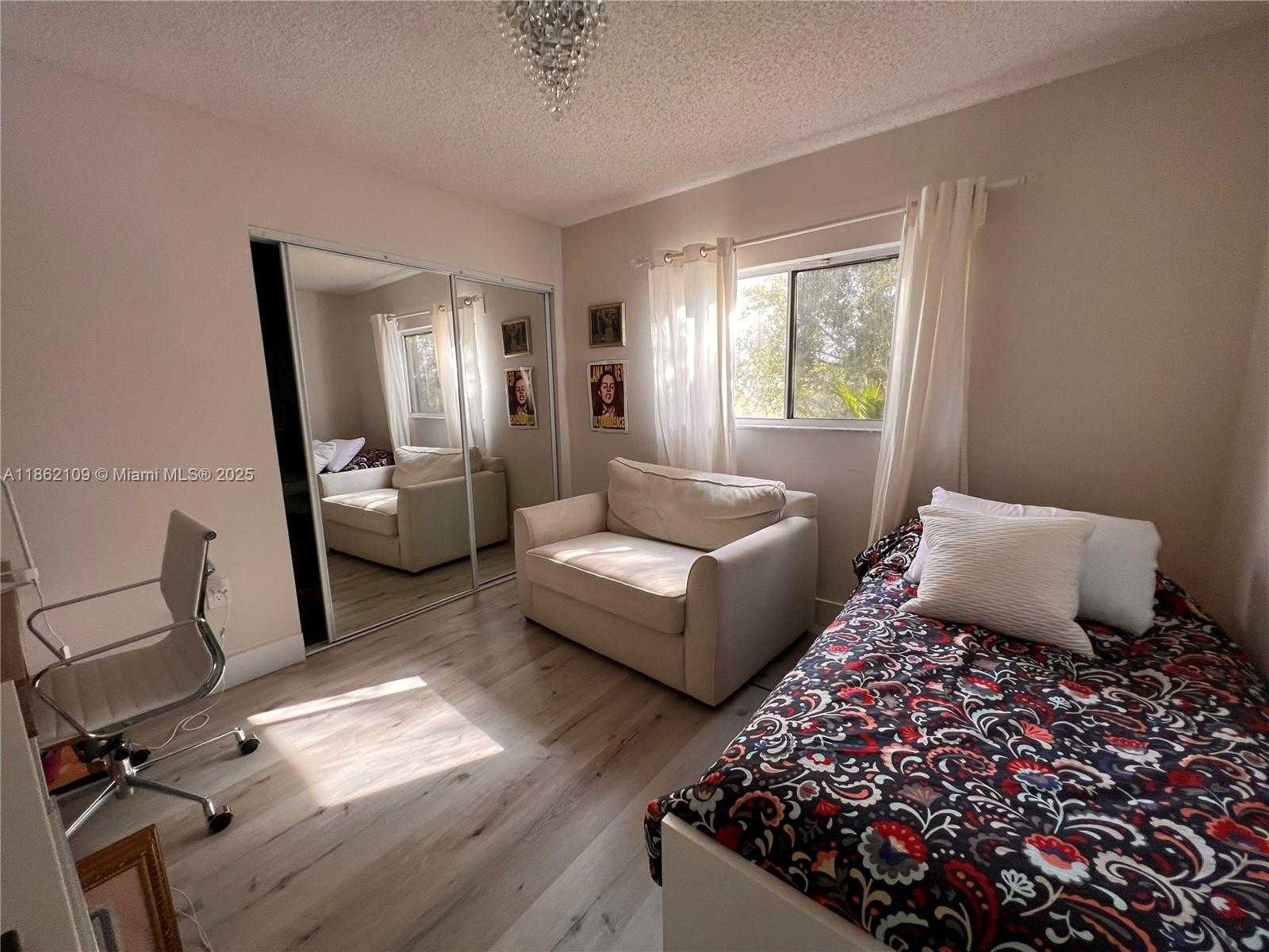 Small Image of 20611 NORTH WEST 8TH ST, Pembroke Pines Number 13