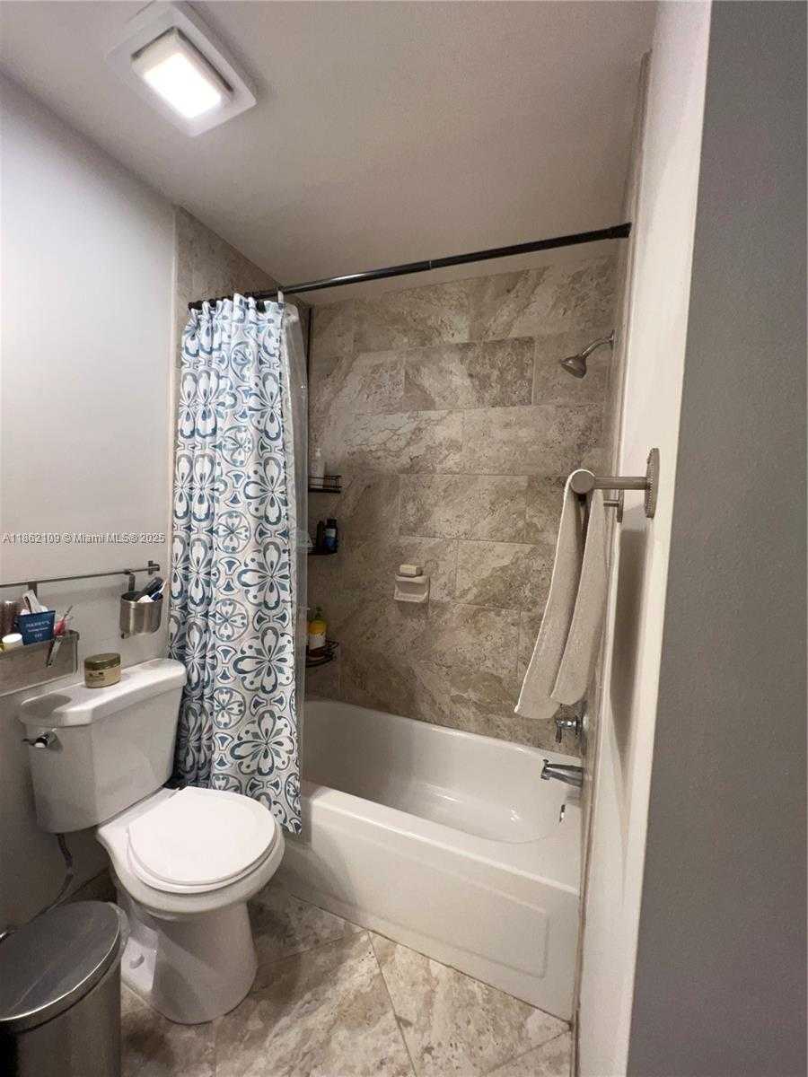 Small Image of 20611 NORTH WEST 8TH ST, Pembroke Pines Number 17