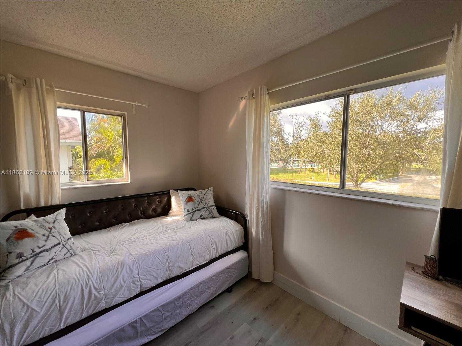 Small Image of 20611 NORTH WEST 8TH ST, Pembroke Pines Number 19