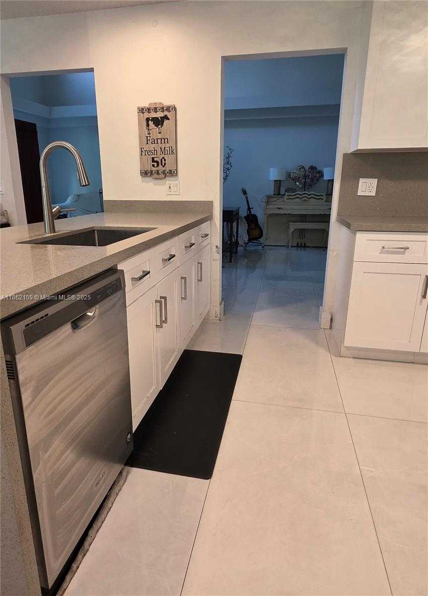 Small Image of 20611 NORTH WEST 8TH ST, Pembroke Pines Number 26