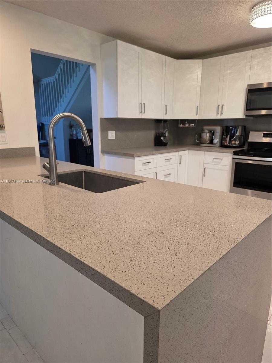 Small Image of 20611 NORTH WEST 8TH ST, Pembroke Pines Number 27