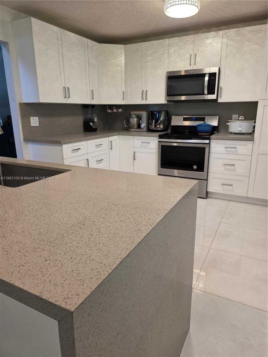 Small Image of 20611 NORTH WEST 8TH ST, Pembroke Pines Number 29