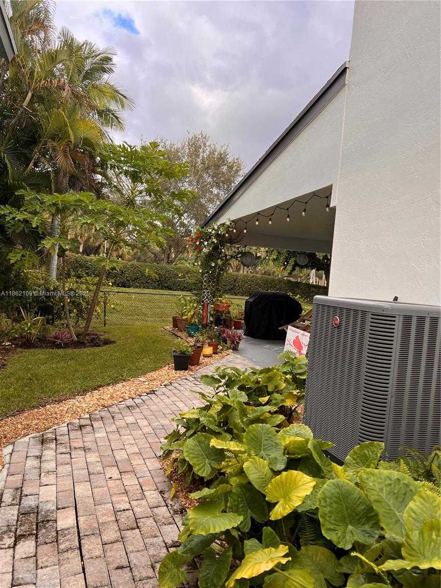 Small Image of 20611 NORTH WEST 8TH ST, Pembroke Pines Number 35