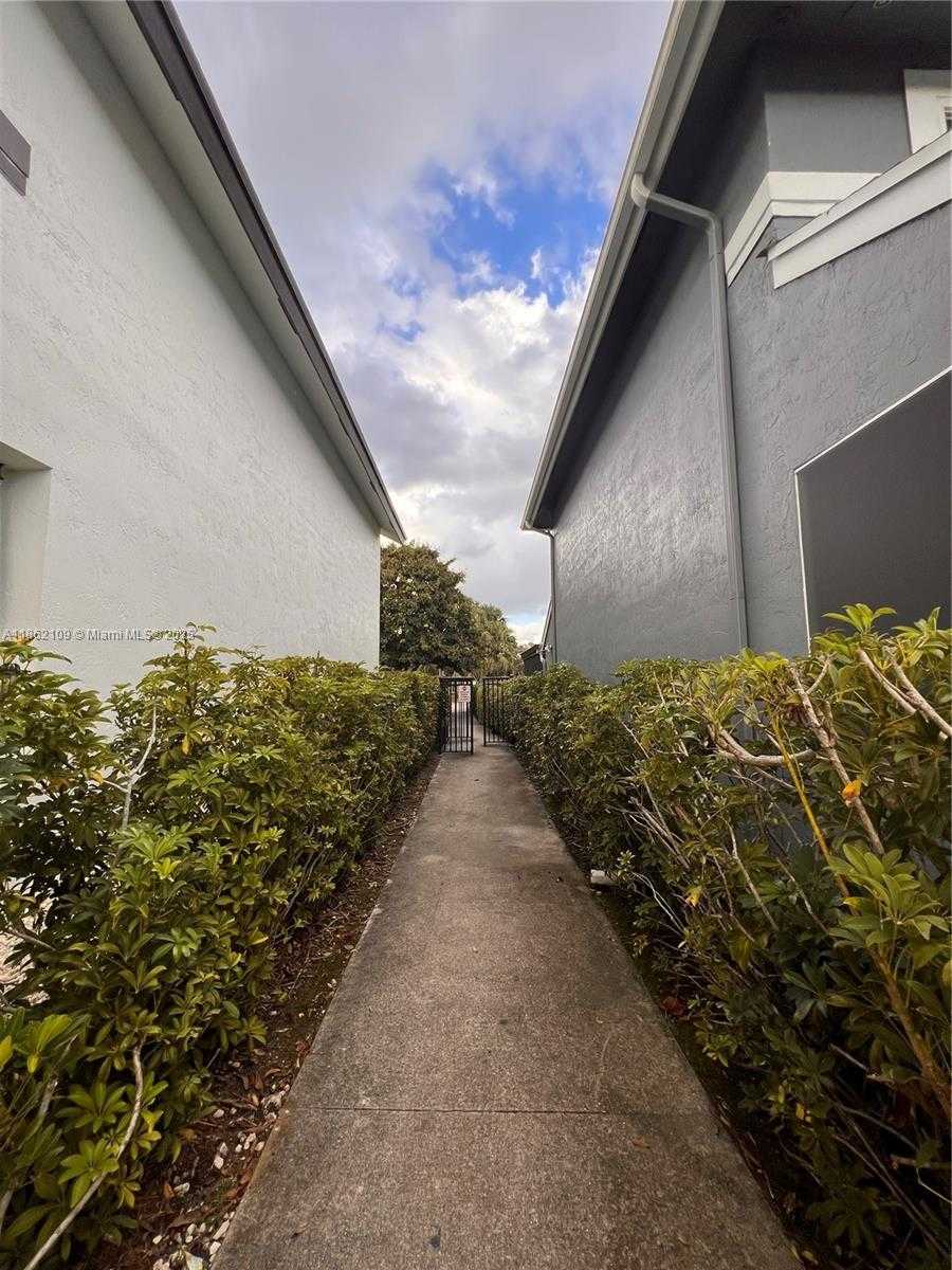 Small Image of 20611 NORTH WEST 8TH ST, Pembroke Pines Number 37