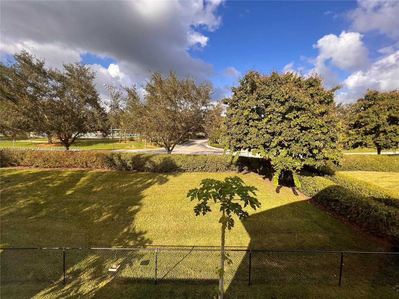 Small Image of 20611 NORTH WEST 8TH ST, Pembroke Pines Number 38