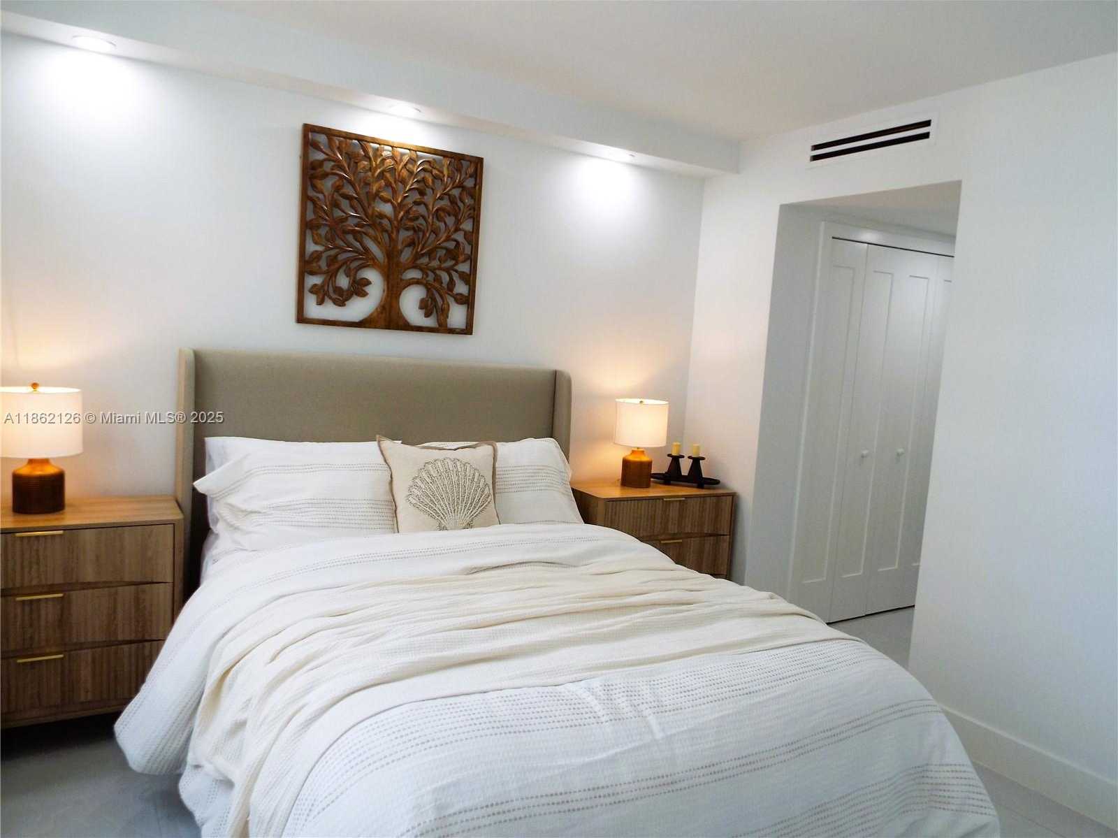 Small Image of 5701 COLLINS AVE #1619, Miami Beach Number 19
