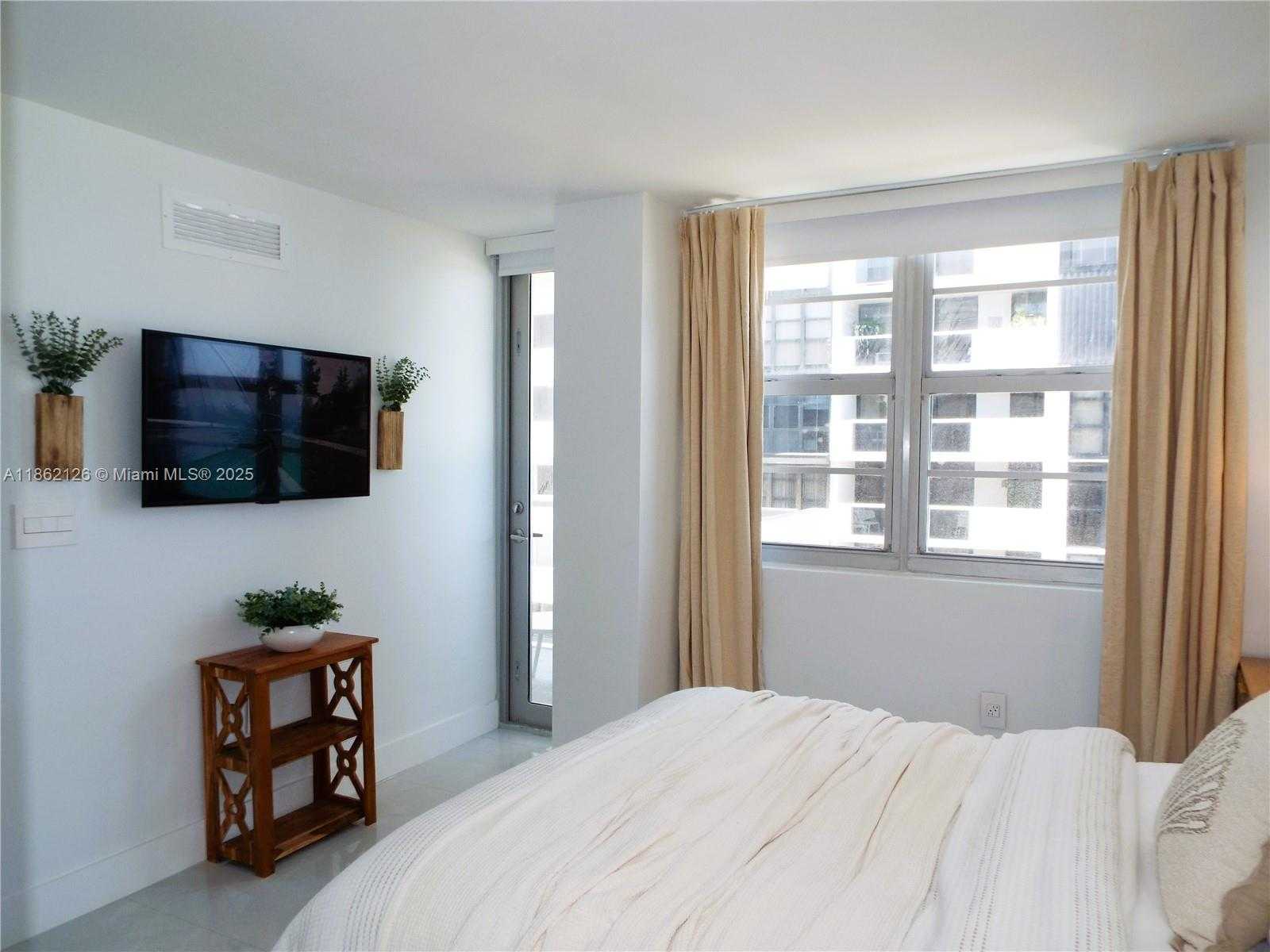 Small Image of 5701 COLLINS AVE #1619, Miami Beach Number 20