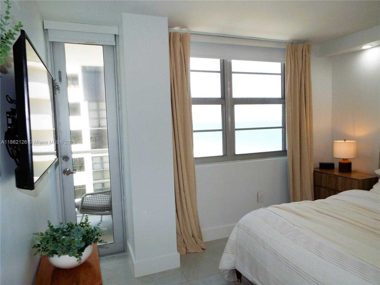 Small Image of 5701 COLLINS AVE #1619, Miami Beach Number 21