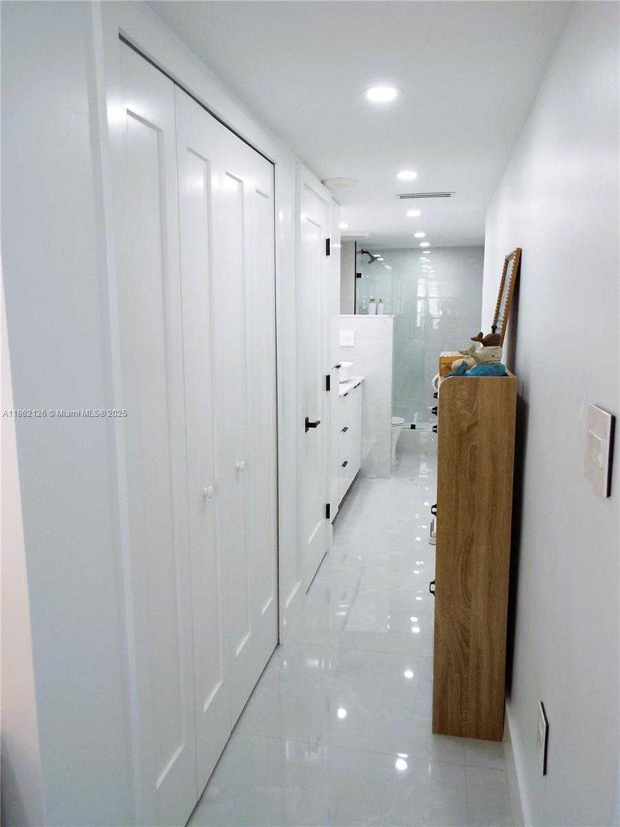 Small Image of 5701 COLLINS AVE #1619, Miami Beach Number 24