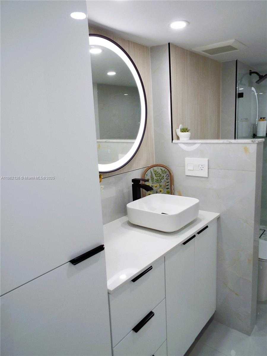 Small Image of 5701 COLLINS AVE #1619, Miami Beach Number 27
