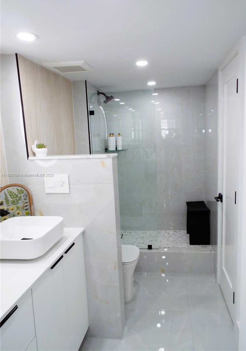 Small Image of 5701 COLLINS AVE #1619, Miami Beach Number 28