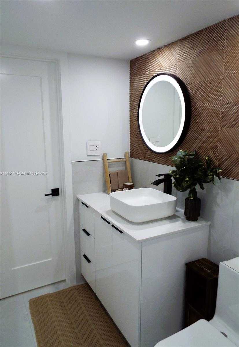 Small Image of 5701 COLLINS AVE #1619, Miami Beach Number 29