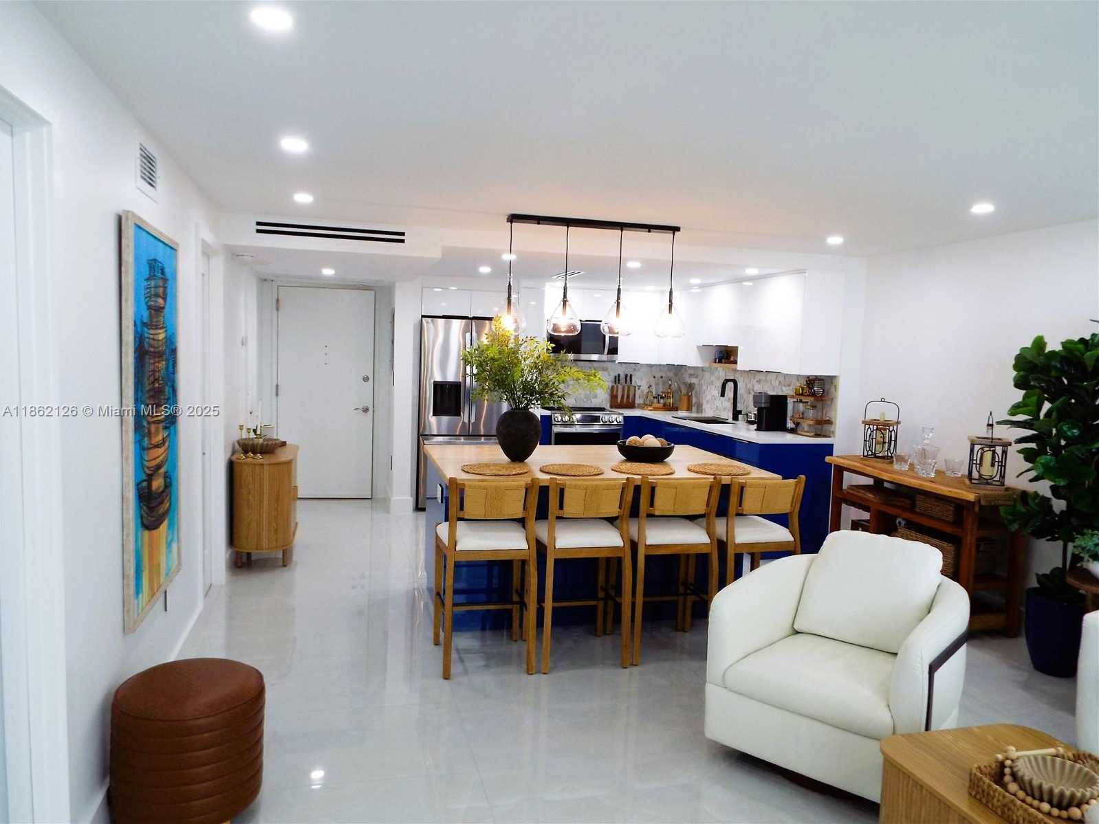 Small Image of 5701 COLLINS AVE #1619, Miami Beach Number 3