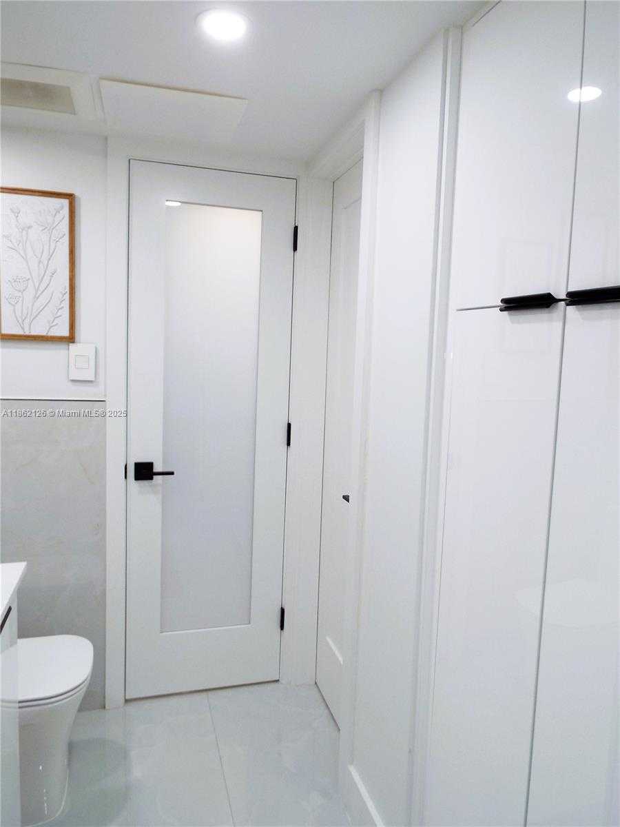 Small Image of 5701 COLLINS AVE #1619, Miami Beach Number 32