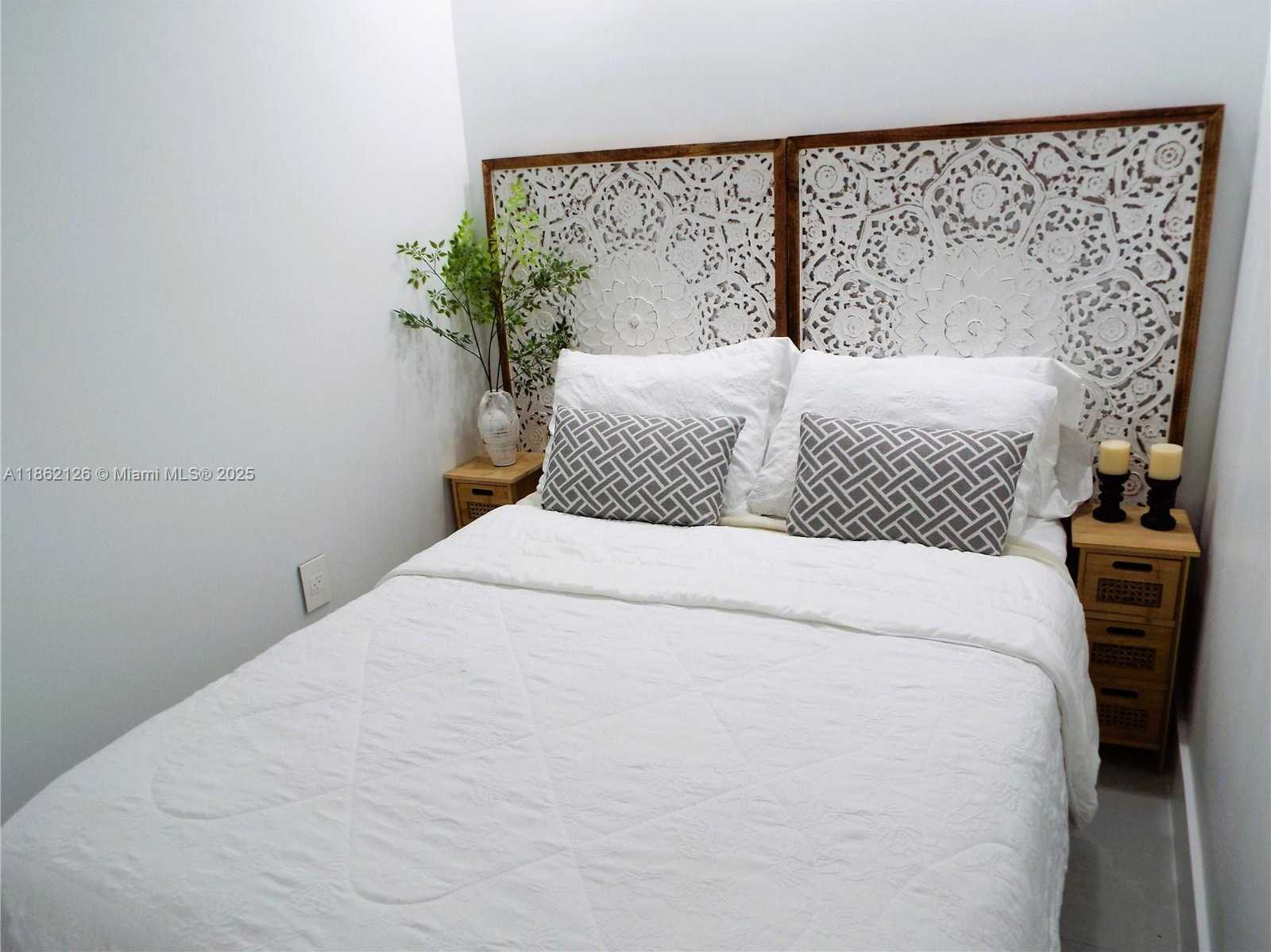Small Image of 5701 COLLINS AVE #1619, Miami Beach Number 34