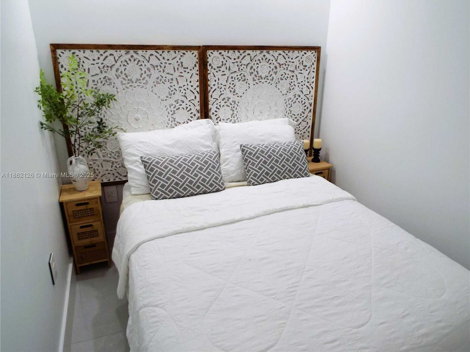Small Image of 5701 COLLINS AVE #1619, Miami Beach Number 35