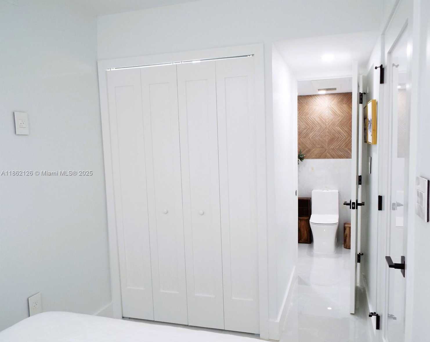 Small Image of 5701 COLLINS AVE #1619, Miami Beach Number 36