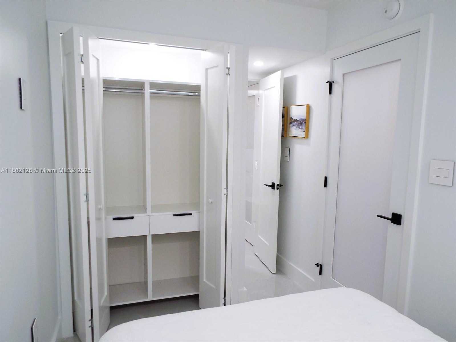 Small Image of 5701 COLLINS AVE #1619, Miami Beach Number 38