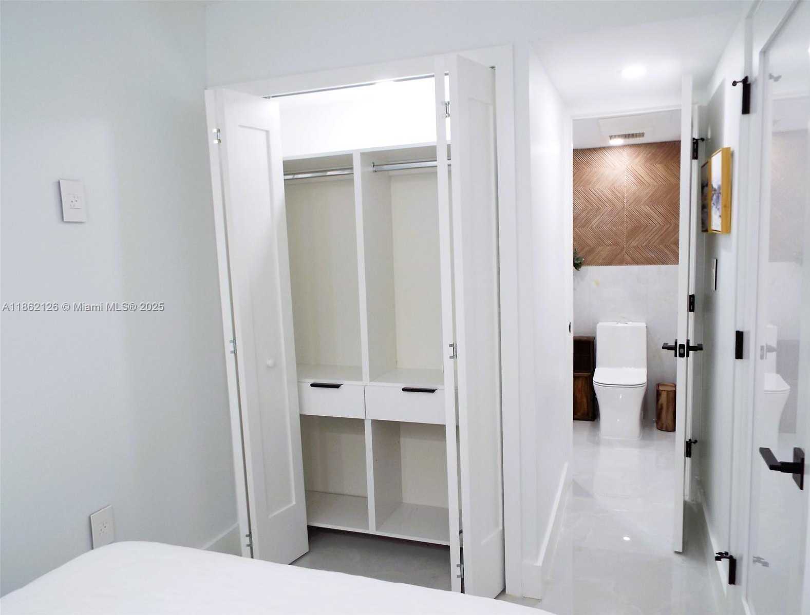 Small Image of 5701 COLLINS AVE #1619, Miami Beach Number 39