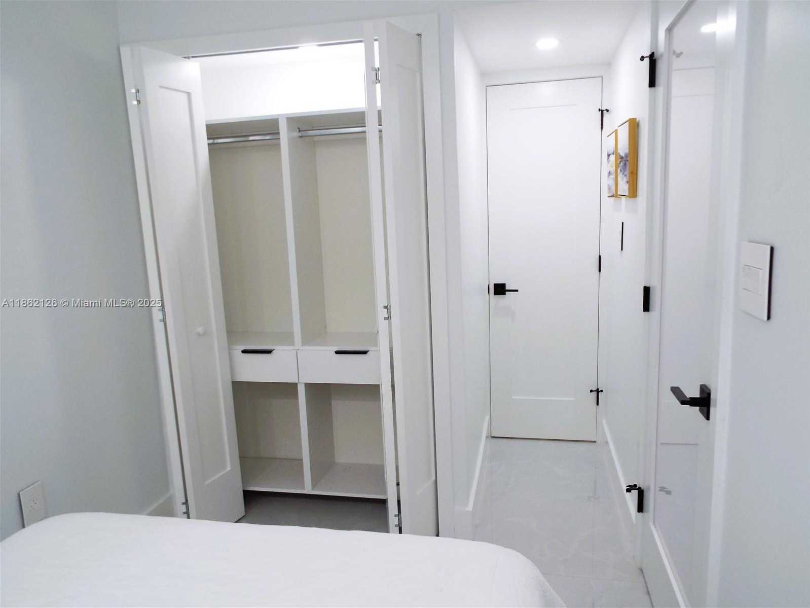 Small Image of 5701 COLLINS AVE #1619, Miami Beach Number 40